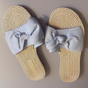Bow Tie Slip-Ons Size 6-6.5
